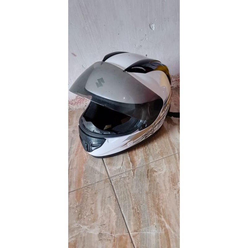 helm Suzuki satria Fu spesial edition putih original