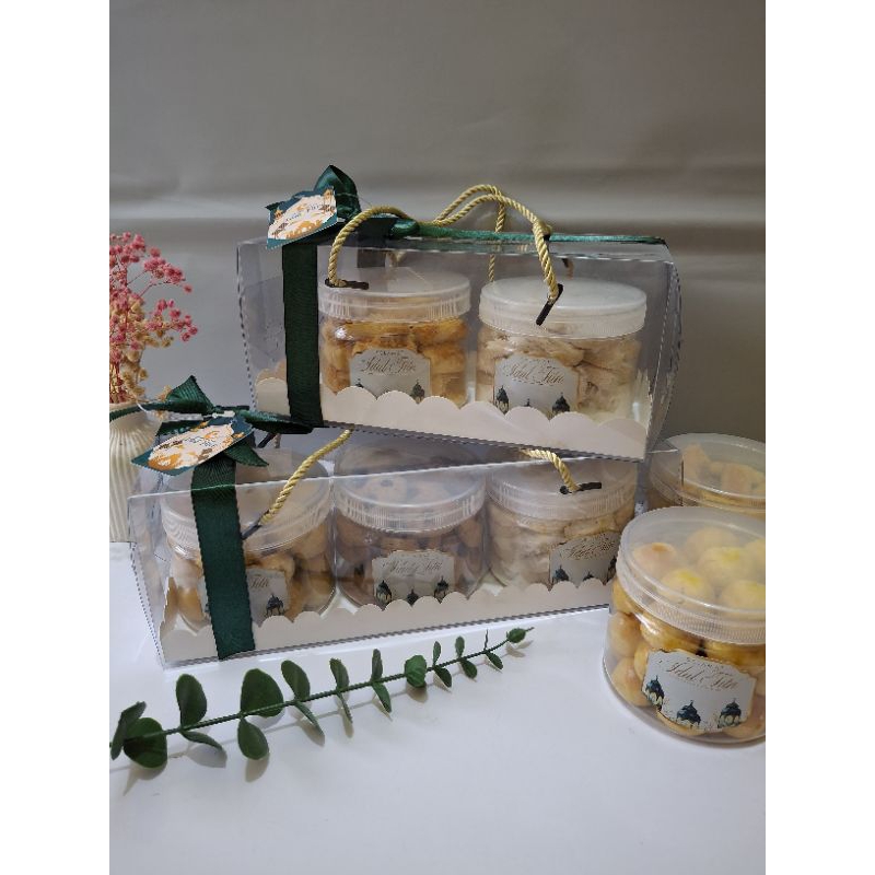 

Hampers kue kering lebaran /nastar, putri salju, cookies, kastangel)