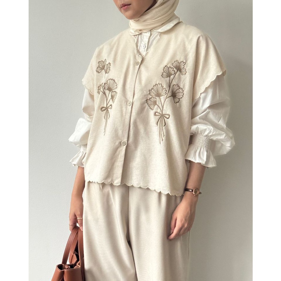 KODE X18K BWBYAZ  AYUDIA EMBROIDERY VEST  READY STOCK