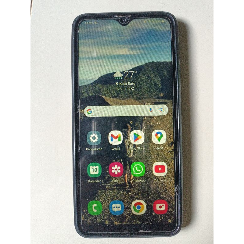 Samsung A70 RAM 6GB internal 128GB. kondisi hp kaya di foto. kotak ada casan ada. minus WiFi only