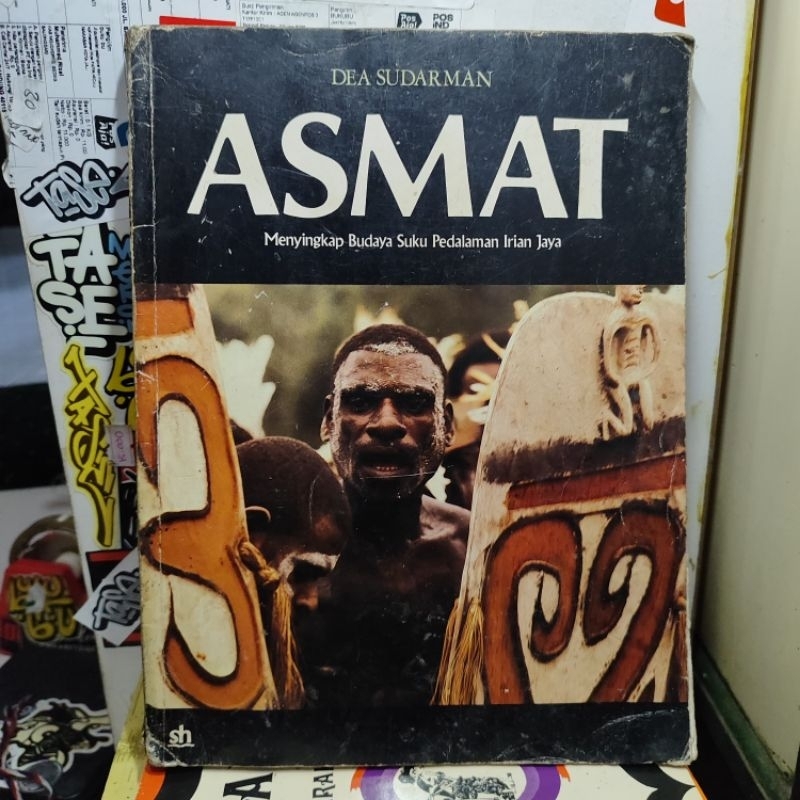 buku | ASMAT , MENYINGKAP BUDAYA SUKU PEDALAMAN IRIAN JAYA (dal)
