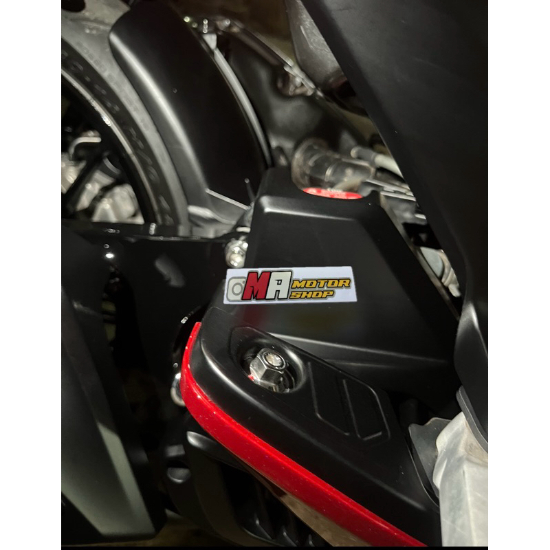 baut bawah step pcx cbu titanium ( harga 1pcs )