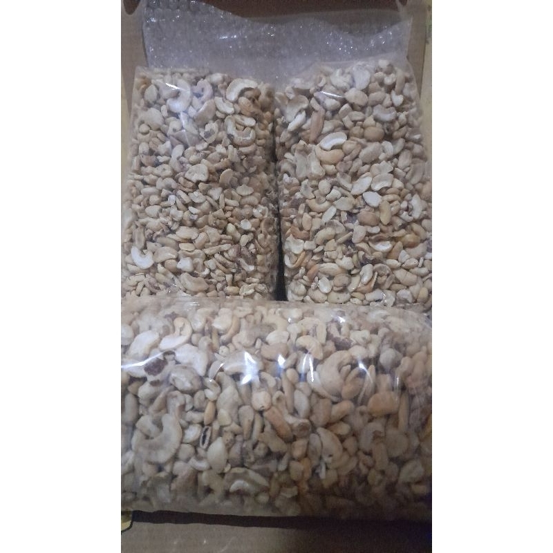 

KACANG MEDE/METE PATAHAN MENTAH 1KG