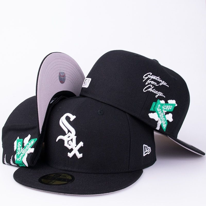 Topi Build Up Fitted Chicago White Sox Greetings Side Black White Cap Snapback