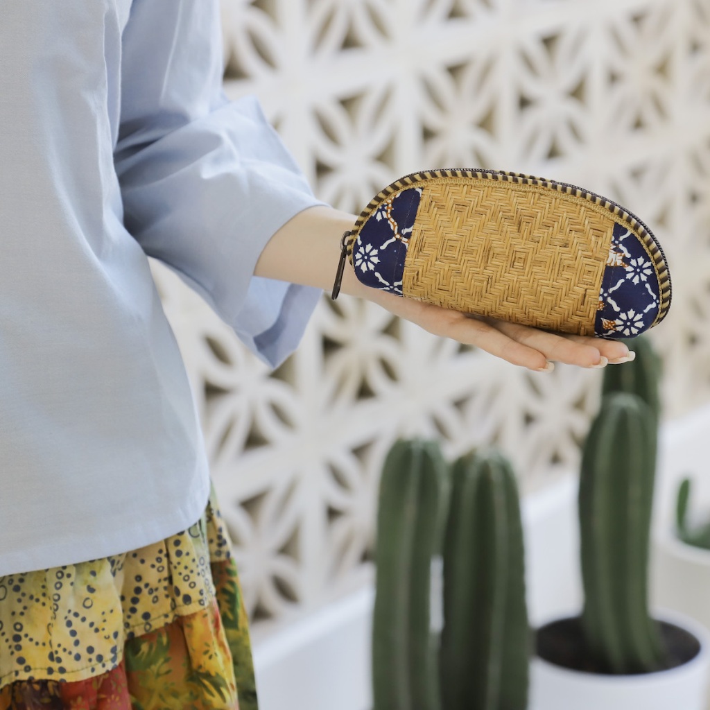 Batugoyang pouch dompet kantong kecil anyaman rotan ate kombinasi kain batik kerajinan tangan Bali t