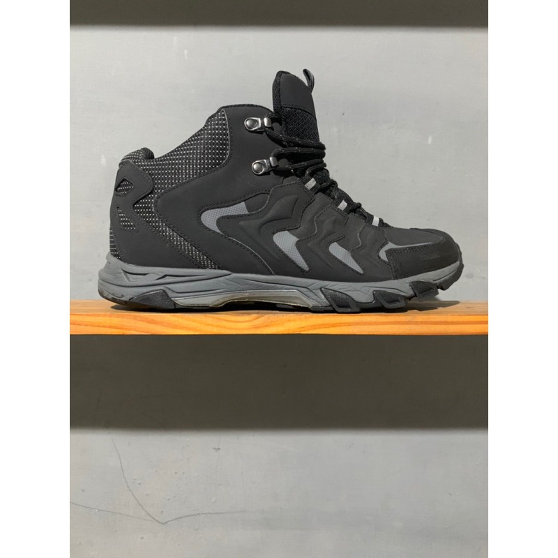 mont-bell hiking shoes second