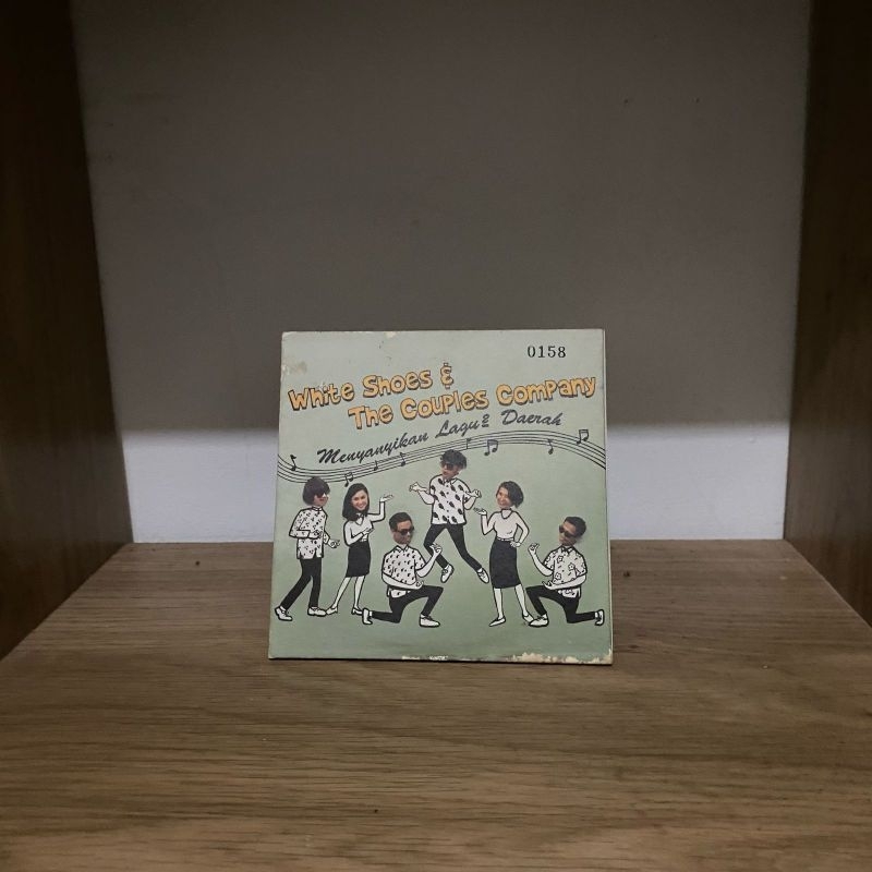 Kaset Cd WHITE SHOES AND THE COUPLES COMPANY -  MENYANYIKAN LAGU DAERAH