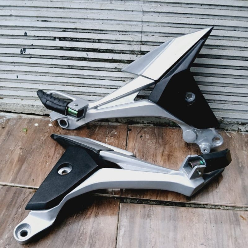 DUDUKAN POSTEP BOSTEP SUPRA X 125 FI/ INJEKSI DOUBLE DISC FI FOOTSTEP PIJAKAN KAKI BELAKANG SUPRA X 