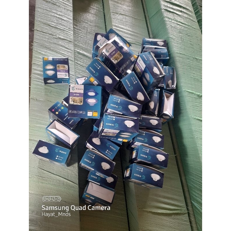 LAMPU 3 WARNA 9 WATT WARNA PUTIH,KUNING,WARM WHITE