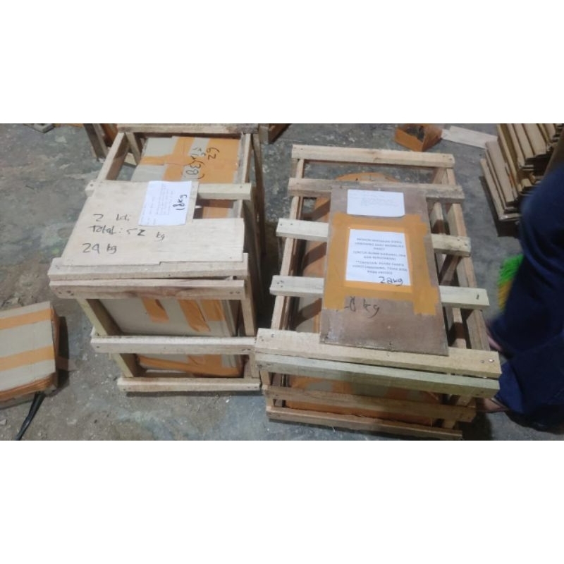 

ongkir + packing kayu set isi 10 sukoharjo garansi pecah