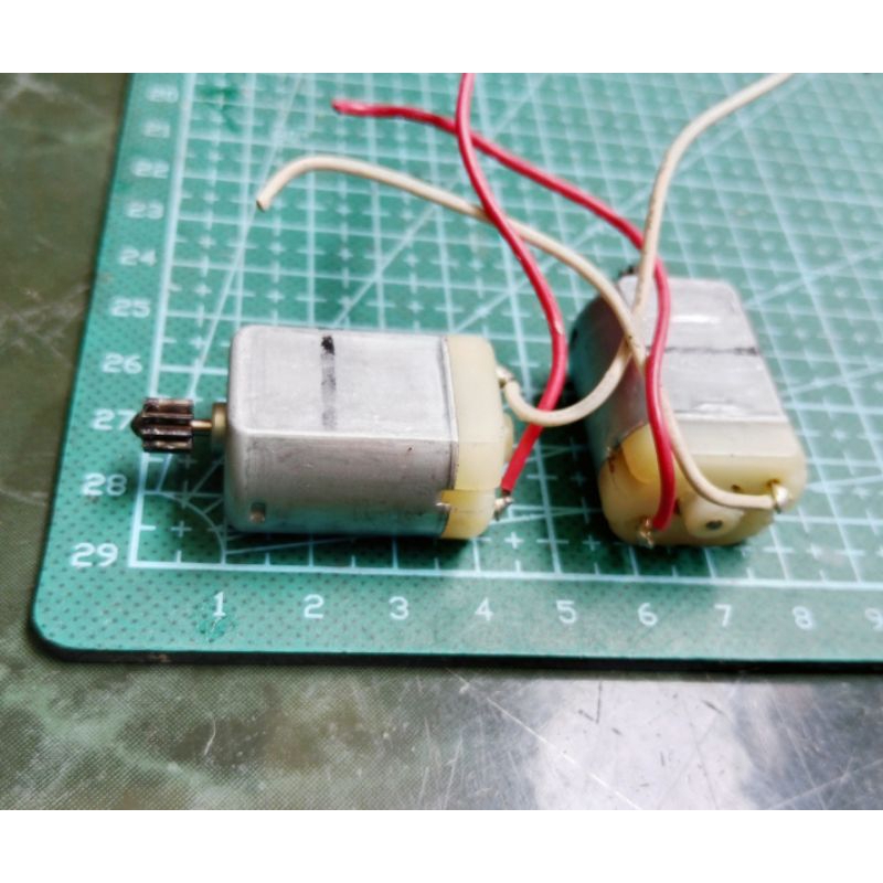 DC Motor Permanen Magnet Mini Generator- Output 12Vdc , motor Baru