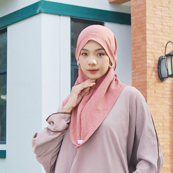 Lami Hijab - Bergo Malaysia Crinkle - Kerudung Instan Tali Dewasa - Bergo Malaysia  Lovisa Muslim Le
