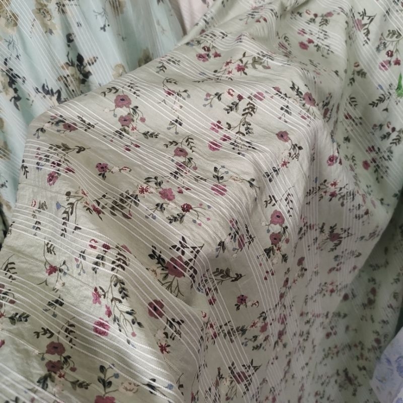 Kain silky dobby motif - bahan mukena dobby - kain silky serat embos - kain gamis embos - kain motif