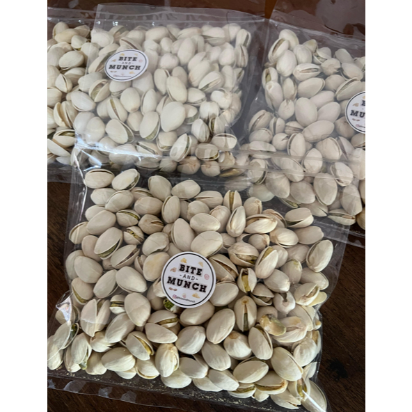 

Kacang Pistachio Panggang Roasted Asin siap makan oleh oleh Haji Umroh