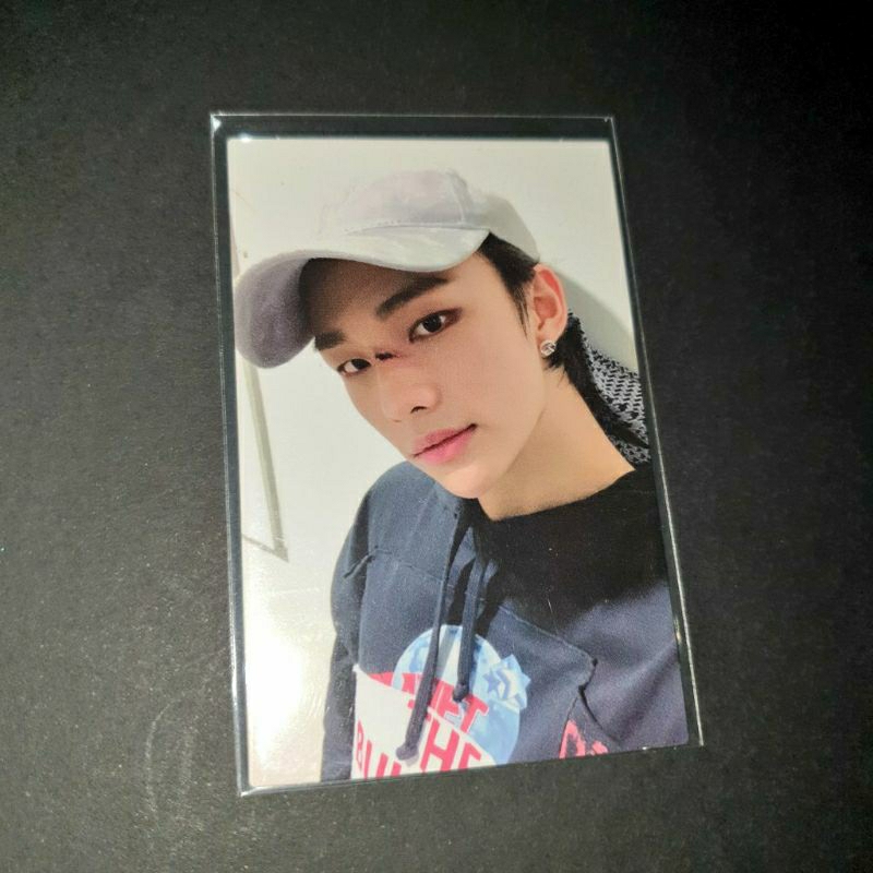 hyunjin stray kids official photocard levanter selfie