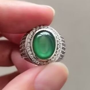 Bacan (Semi Warna) dari Material Coklat Lumer Kristal Jernih