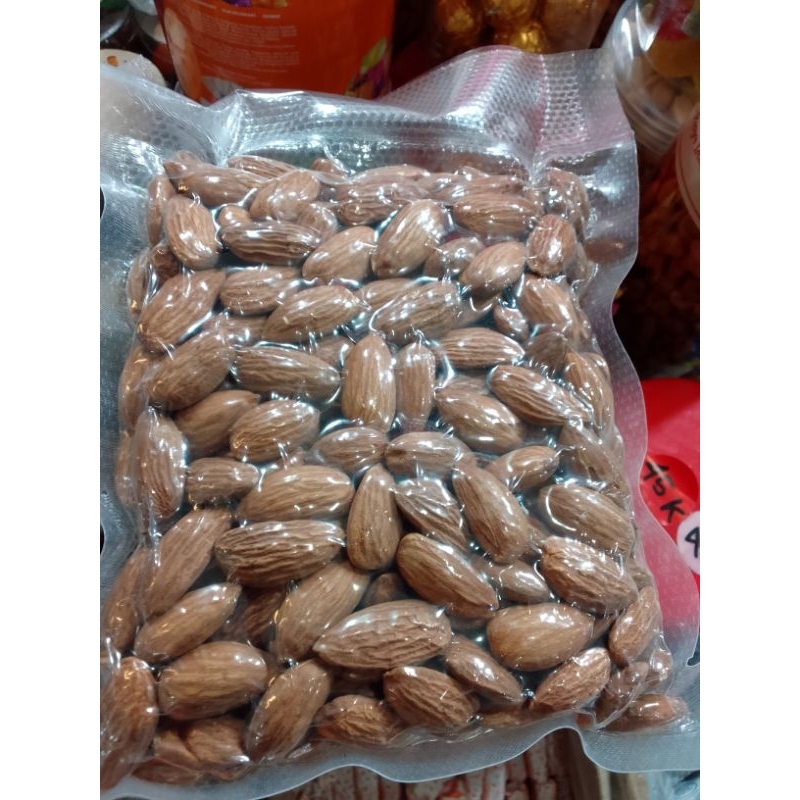 

Kacang Almond
