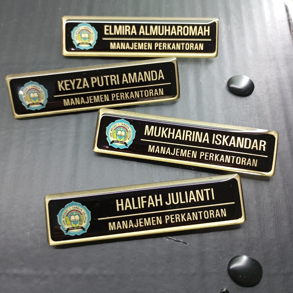 

Nama Dada Magnet - Papan Nama Dada - Kuningan Stainless Akrilik - Magnet