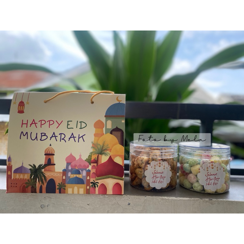 

Hampers Lebaran Bola susu & Choco Soes Free Hangtag