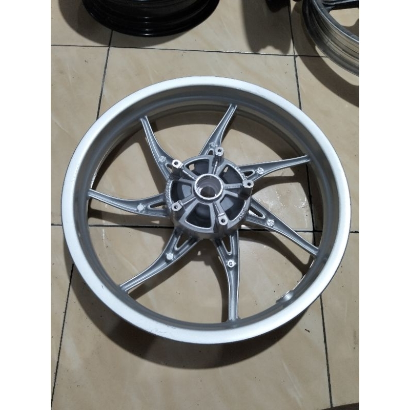 velg depan piagio Liberty 125 zcw original