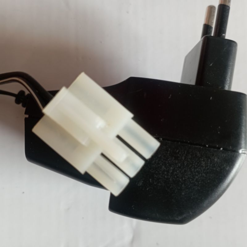 charger baterai 9.6volt - 12volt soket putih 3pin rc mobil remot