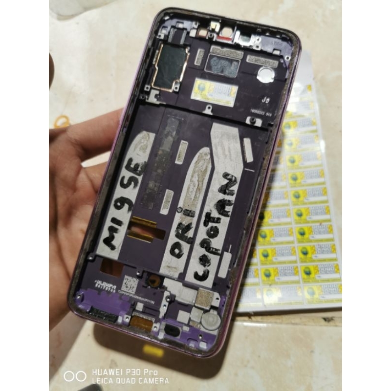 frame bezzel bezel tulang dudukan lcd xiomi xiaomi mi 9 se copotan ada saringan speker