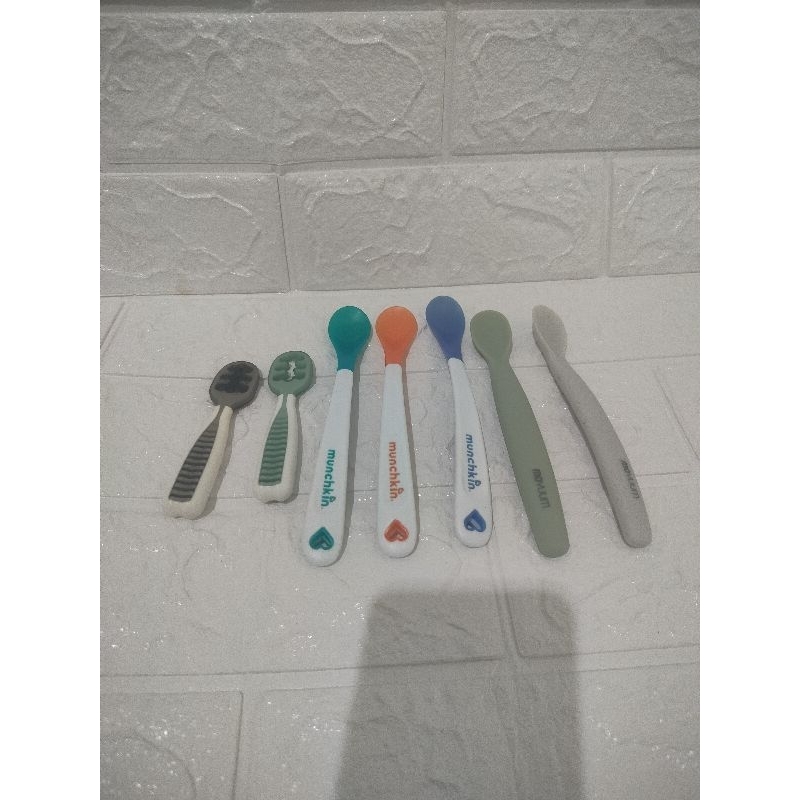 Preloved Sendok Makan Bayi Munchkin Moyuum Numnum