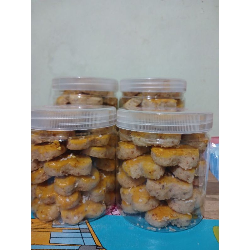 

Kue kacang toping wijen