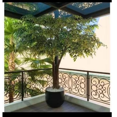 Pohon Artificial dengan besar