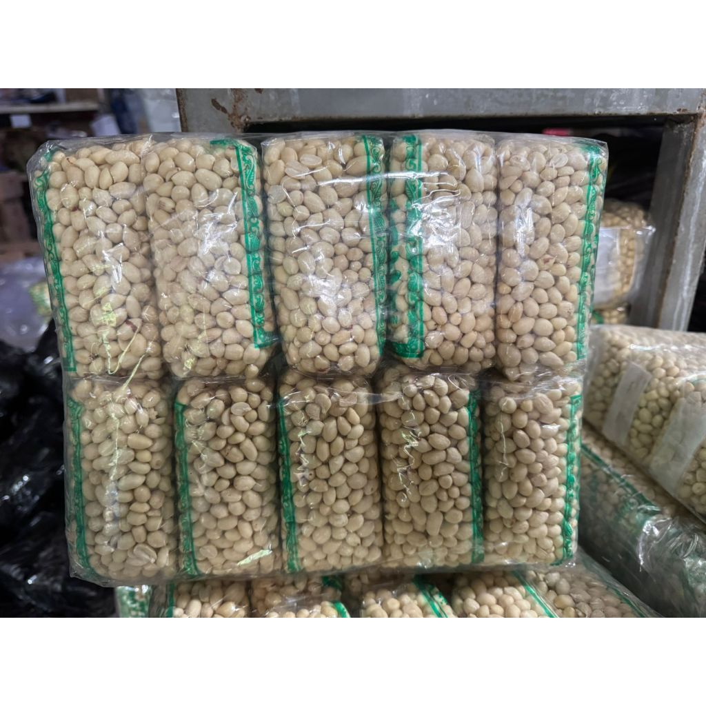 

Paket Hemat 1 Ball 10 Bungkus Kacang Kupas Tuban Kualitas Premium kemasan 350 gram