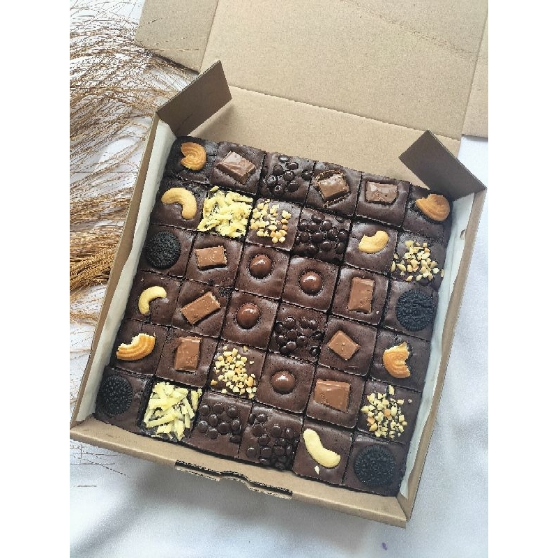 

Fudgy Brownies Azman Cake size 20 x 20 cm