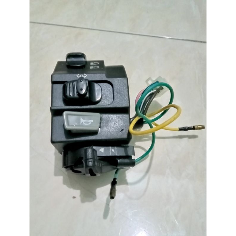 Saklar lampu set kiri motor Yamaha Vega R New