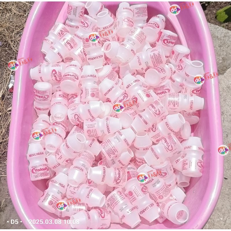 

botol yakult bekas untuk prakarya kerajinan sudah dicuci bersih