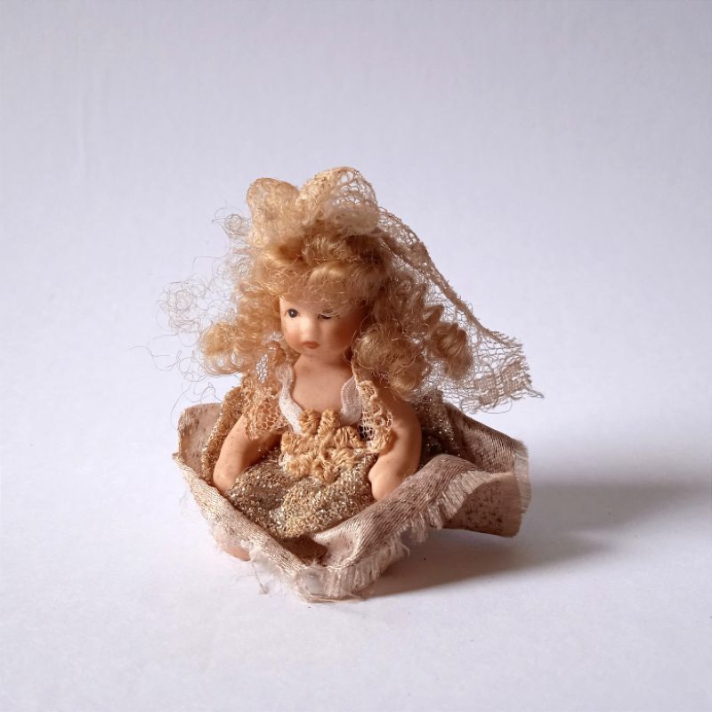Antik Boneka Porselen Eropa Tua Size Kecil Baby Doll Utuh Kuno Detail