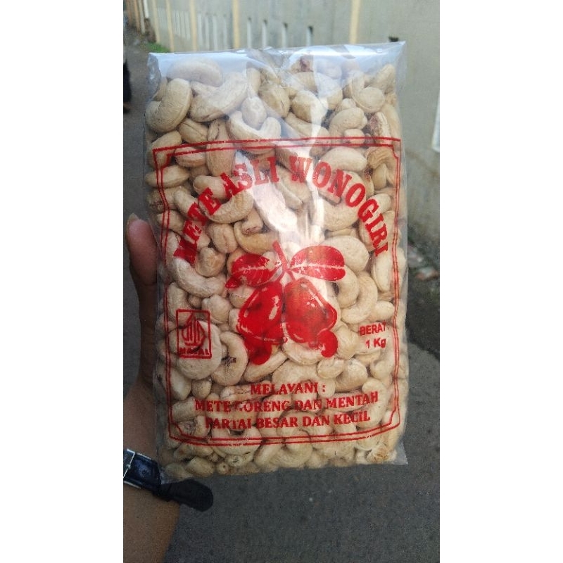 

Kacang mede utuh mentah wonogiri