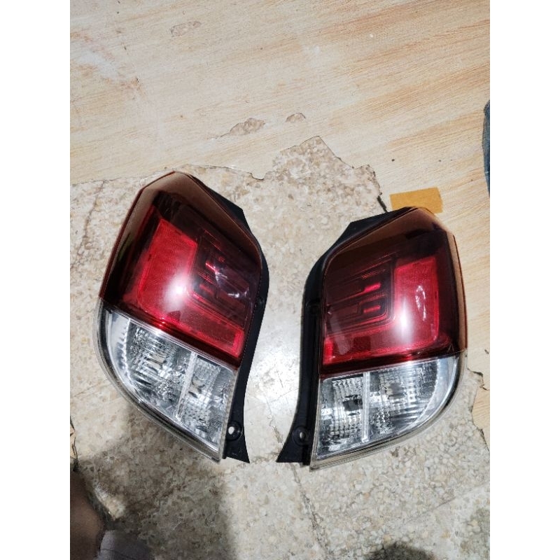 lampu belakang agya 2017-2018  original