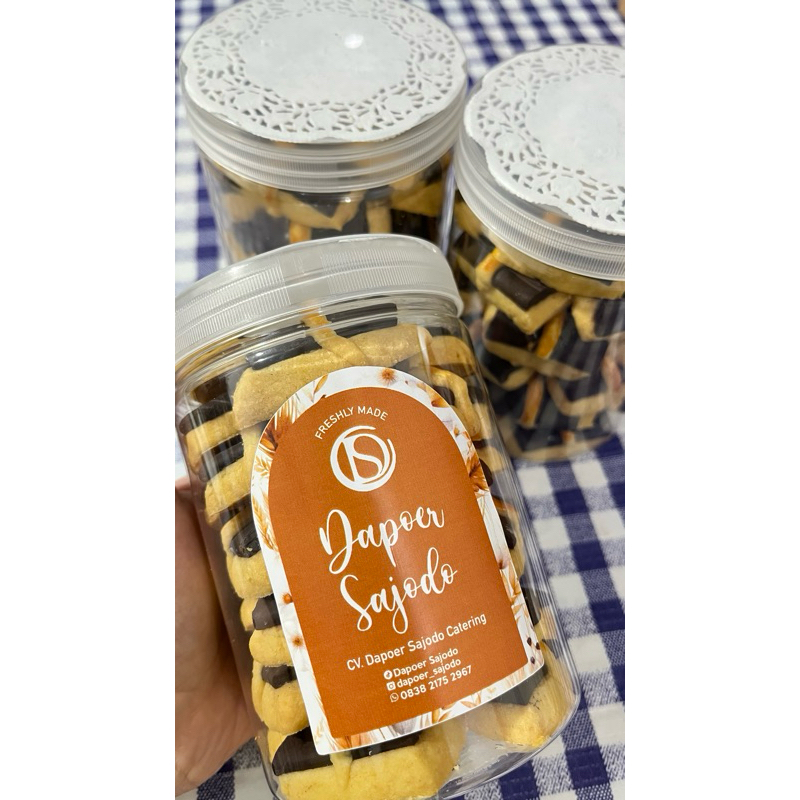 

Kue Kering Choco Stik Premium Dapoer Sajodo toples 800ml