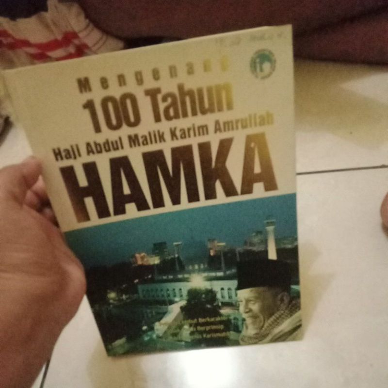 buku mengenang 100 tahun haji Abdul Malik Karim Amrullah