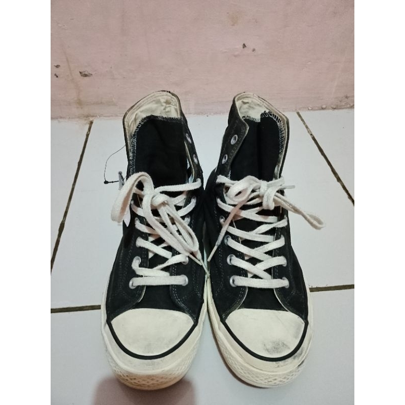 sepatu Converse x prada