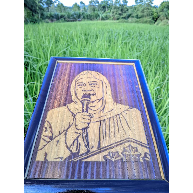 Ukiran Bambu Hitam Kaligrafi Foto Hiasan Dinding