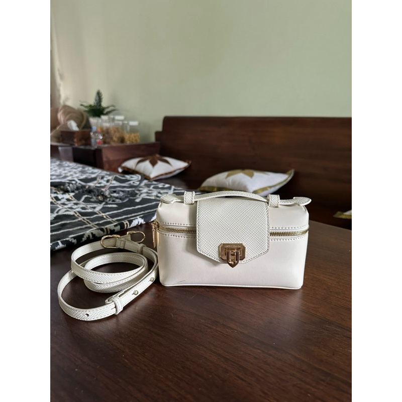 CHARLES & KEITH ARWEN TOP HANDLE VANITY BAG BEIGE (ORIGINAL SINGAPORE)