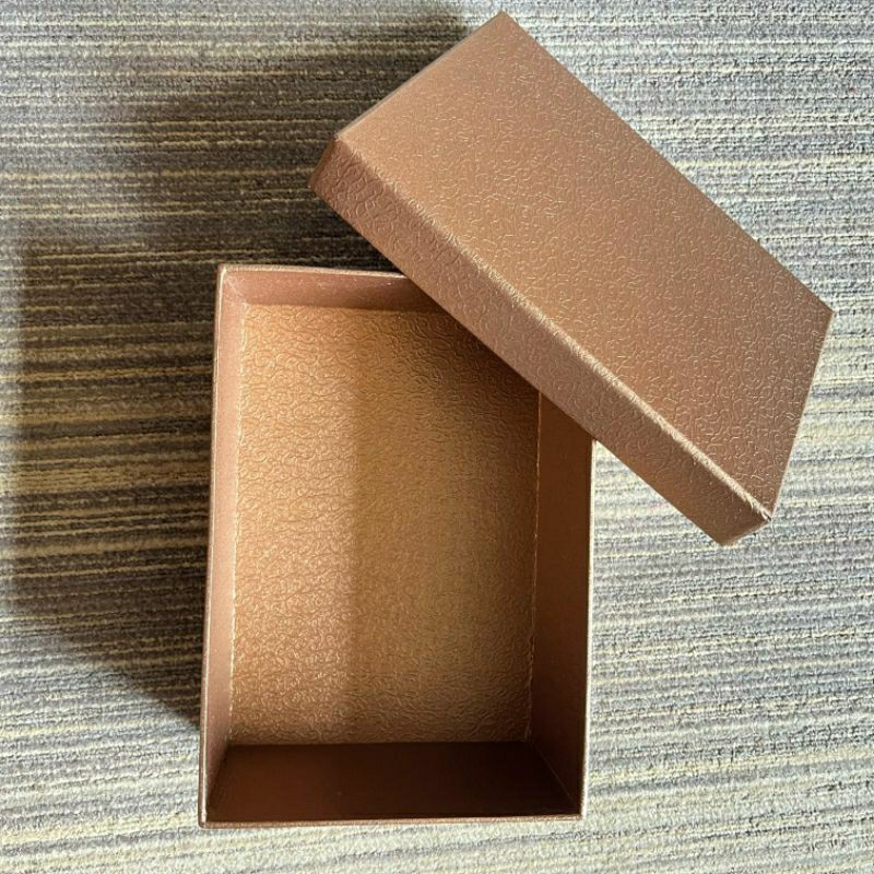 

Kotak Kado / Gift Box / Kotak Kado Souvenir / Gift Box Hampers / Kotak Kado Size 22,5x15,5x9 cm