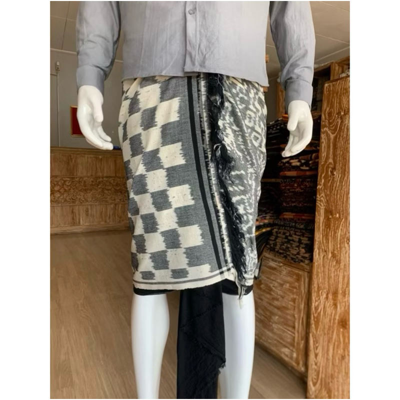 Saput bali blanket motif wayang kotak white
