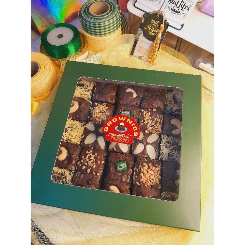 

Brownies Fudgy Besar (Isi 25 Pcs) | Brownies Sekat | Edisi Hampers Lebaran