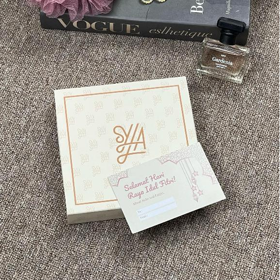 

SYLA - Box Hijab Hampers Lebaran 2025 17cm x 17cm x 3cm Kotak Hijab Scarf Small