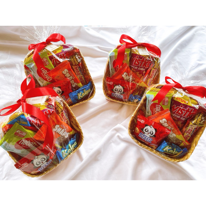 

Swasti (tidak ada minimal pembelian free ucapan) Hampers Gift Box Besek Snack Galungan Wedding Parcel Hadiah Bingkisan Snack