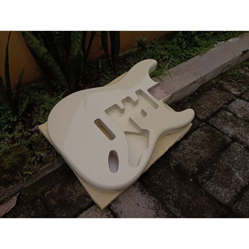 Body Gitar Fender Squier Stratocaster Vintage White