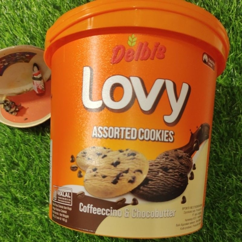 

Kue Kering Delbis Lovy dengan taburan kopi dan choco chips.