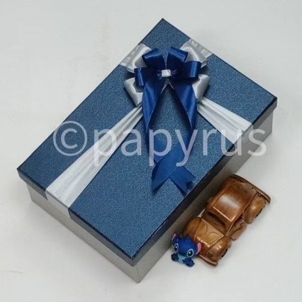 

PAPYRUS Kombinasi 20x30 Tinggi 10cm Kotak Kado Gift Box V2