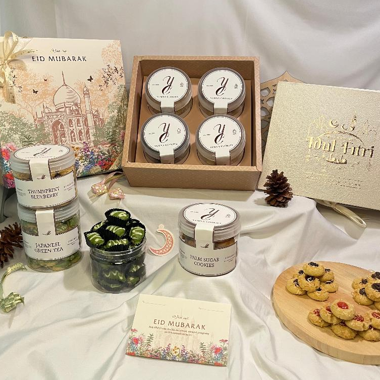 

YUMNA HAMPERS 600ml | PAKET KUE LEBARAN HAMPERS ISI 4 KUE 600ml